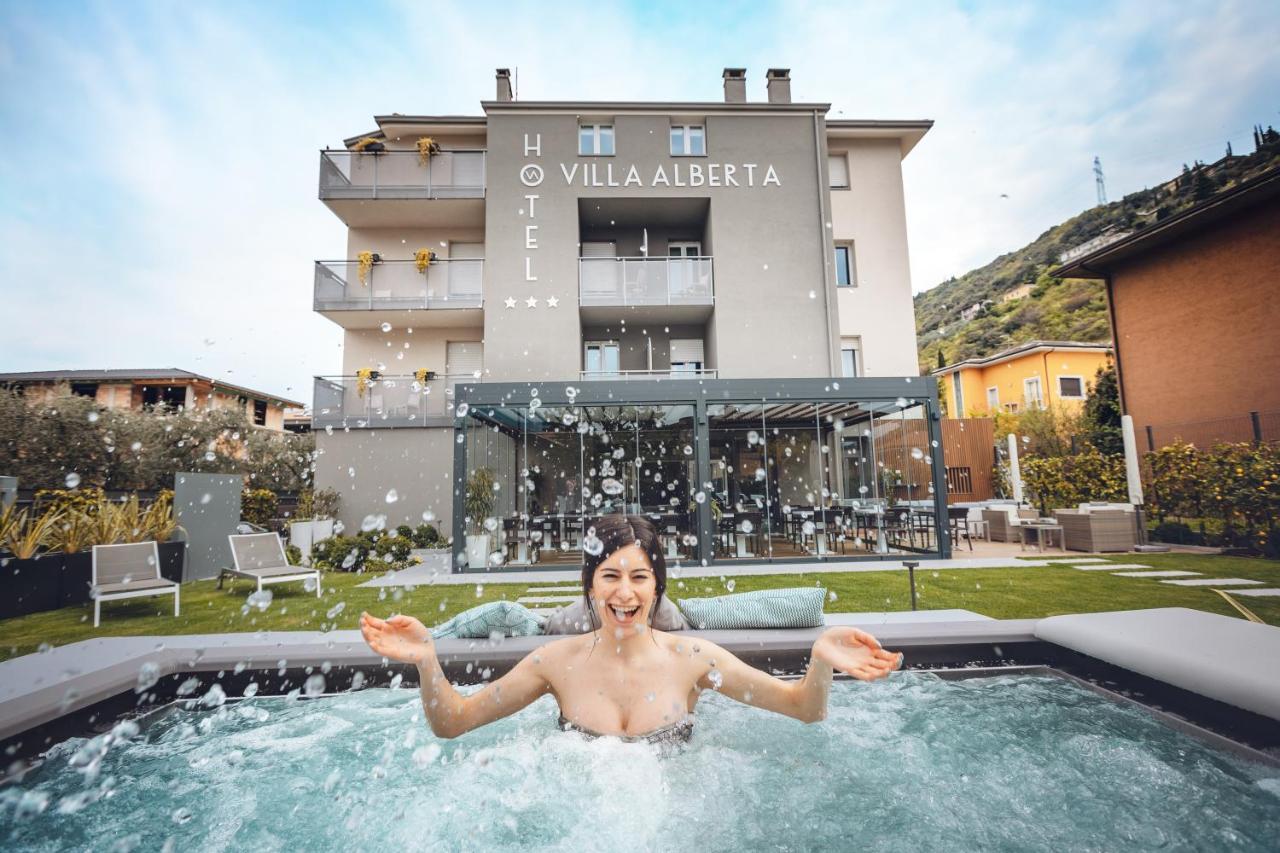 Hotel Villa Alberta Nago Екстериор снимка