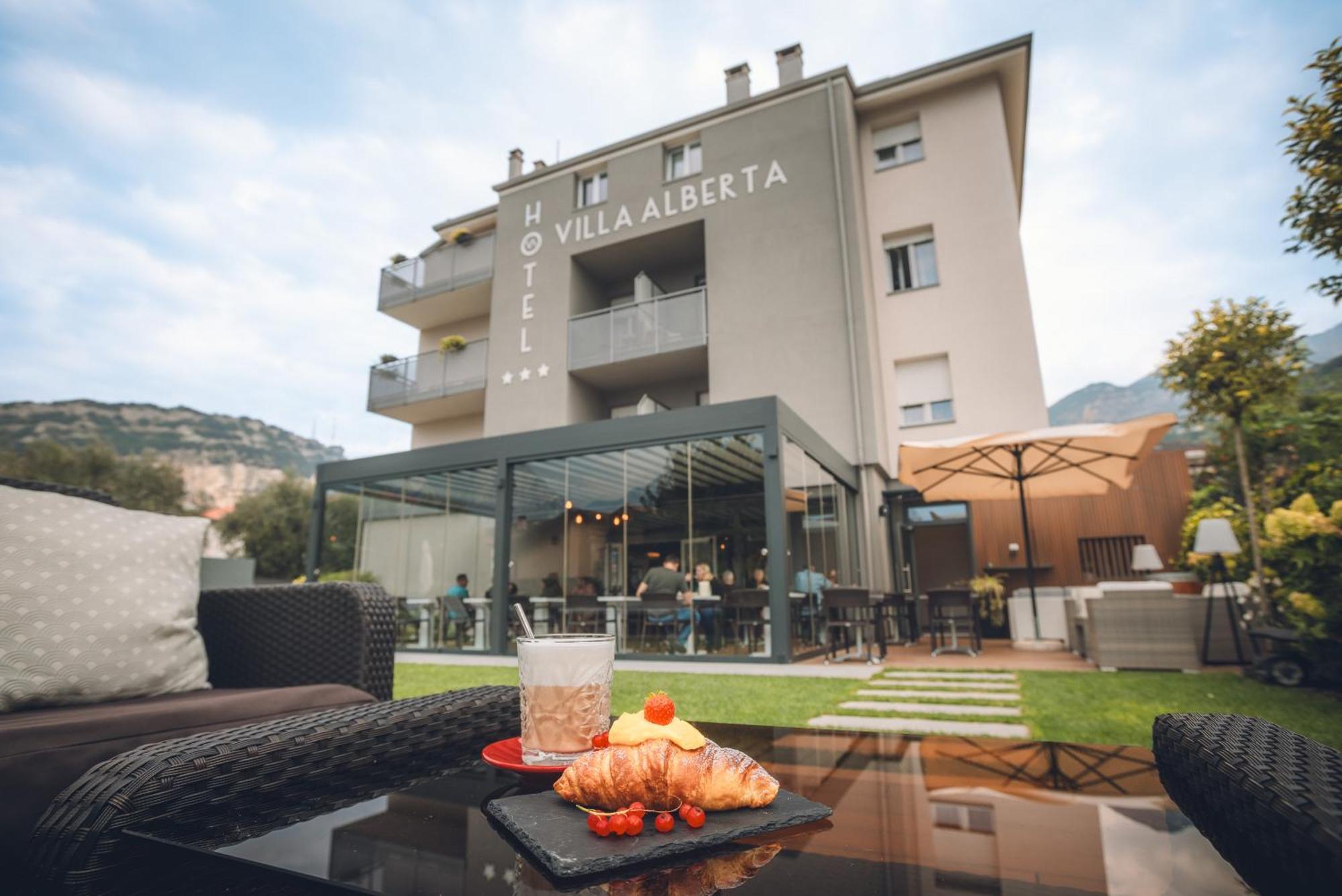 Hotel Villa Alberta Nago Екстериор снимка