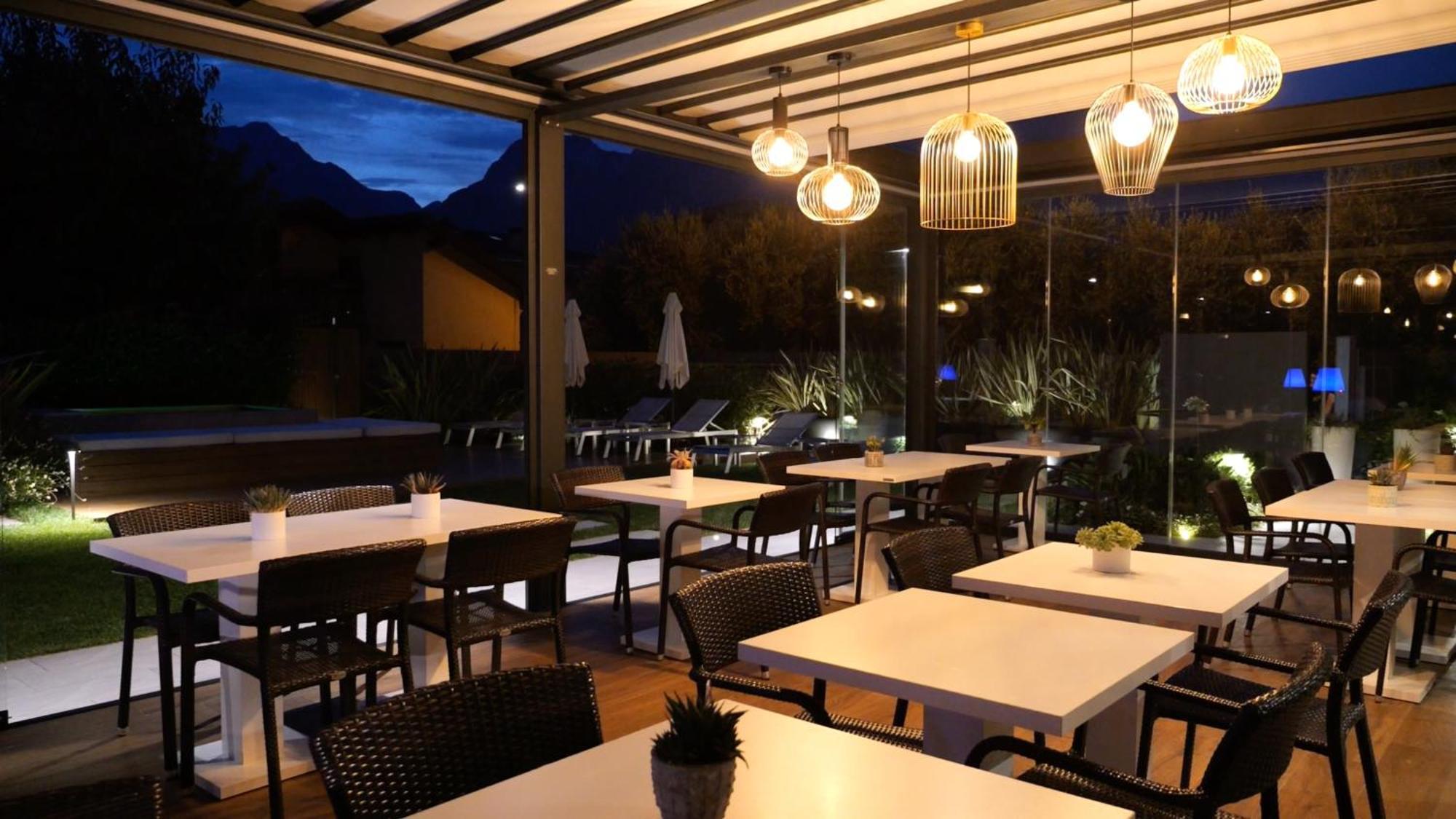 Hotel Villa Alberta Nago Екстериор снимка