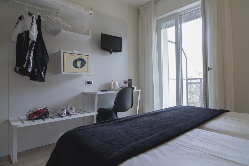 Hotel Villa Alberta Nago Екстериор снимка
